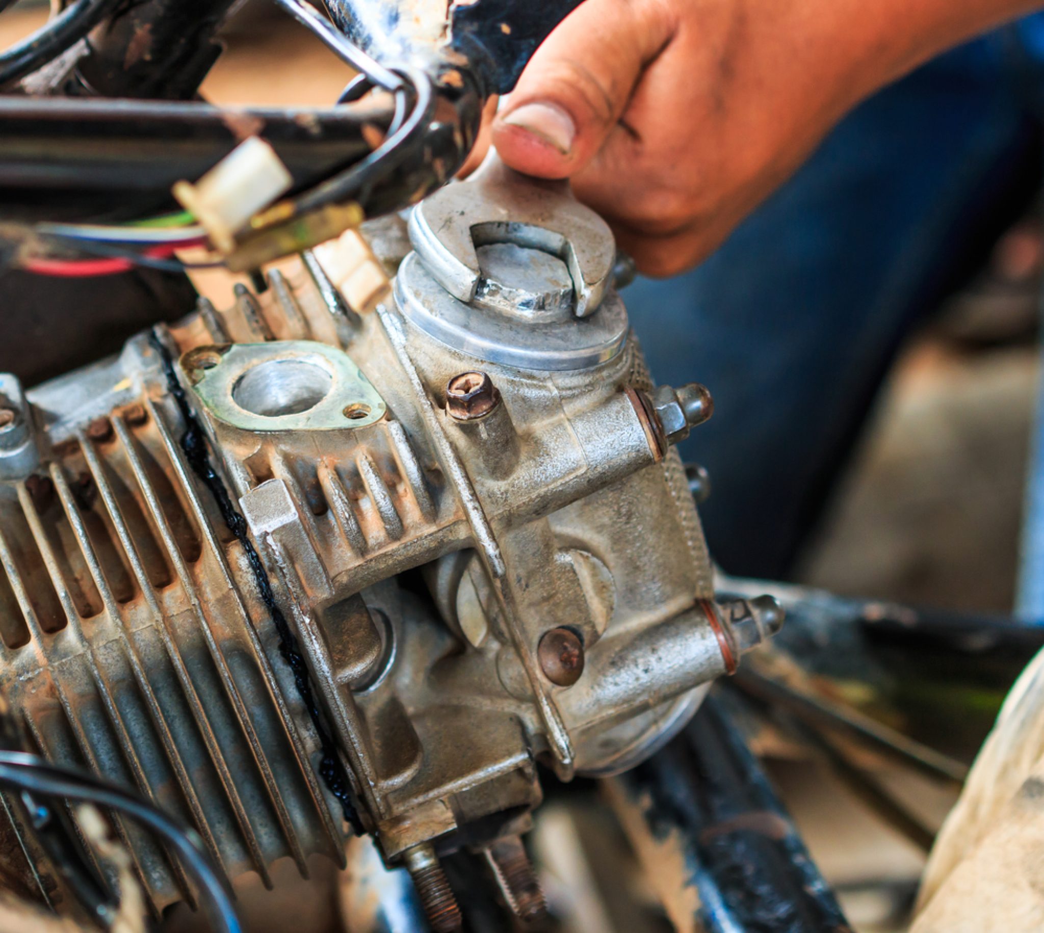 how-to-remove-a-broken-bolt-from-an-engine-block-4-simple-steps