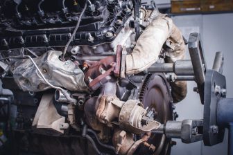 A Comprehensive Guide to Engine Stand Types: 5 Things to Consider BEFORE Buying!